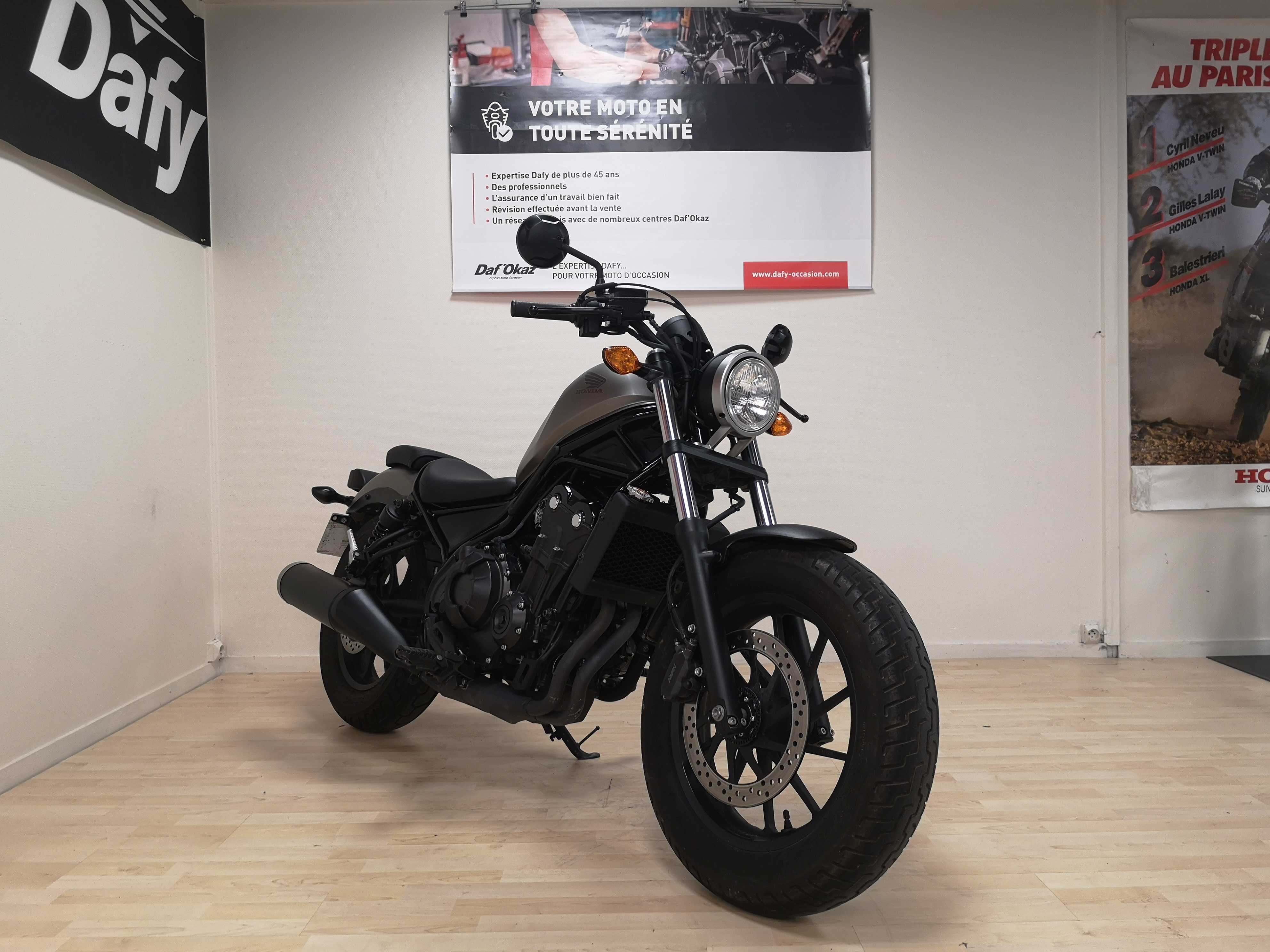 Honda CMX 500 Rebel 2017 HD vue 3/4 droite