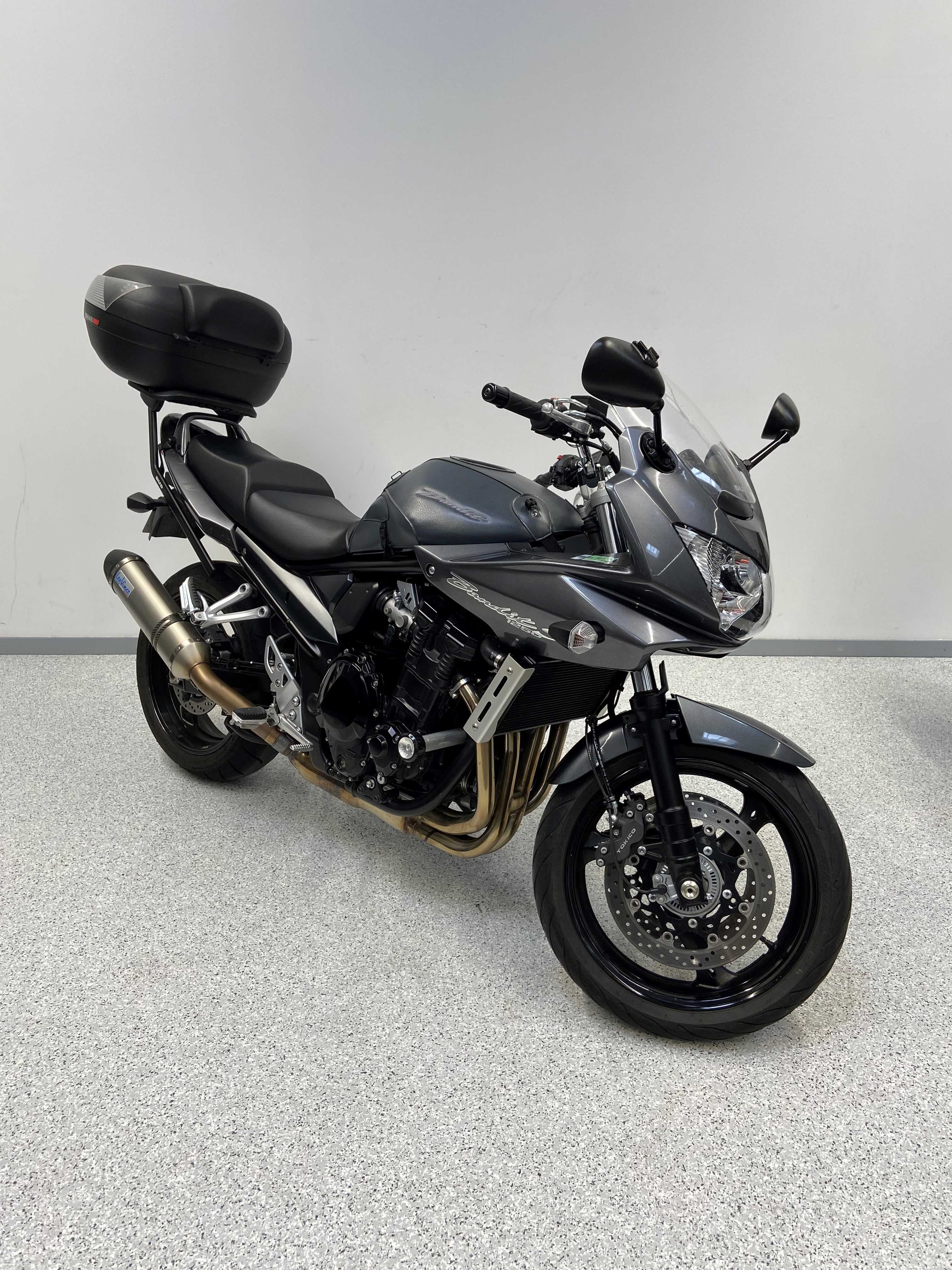 Suzuki GSF 1250 S Bandit ABS 2012 HD vue 3/4 droite