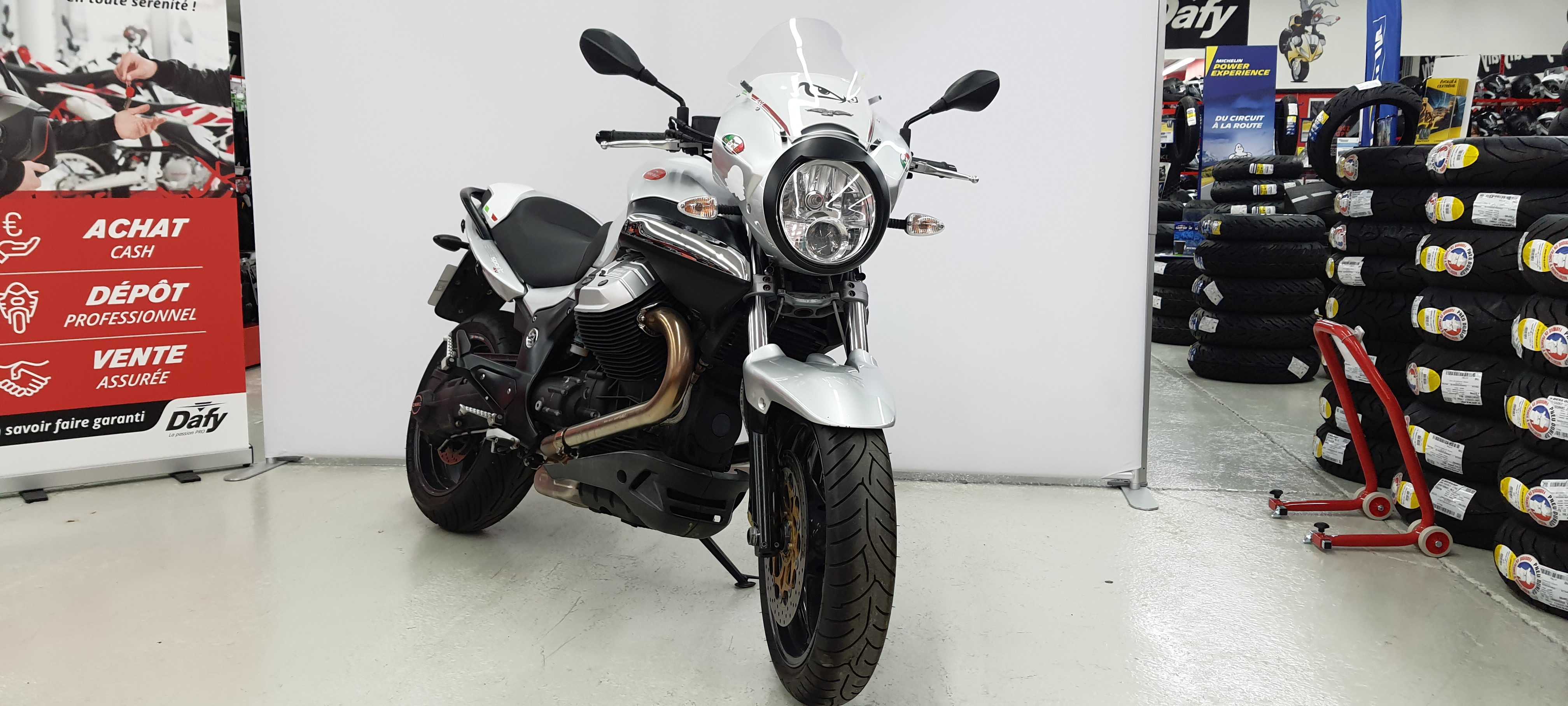 Moto Guzzi SPORT 1200 8V E3 2010 HD vue 3/4 droite