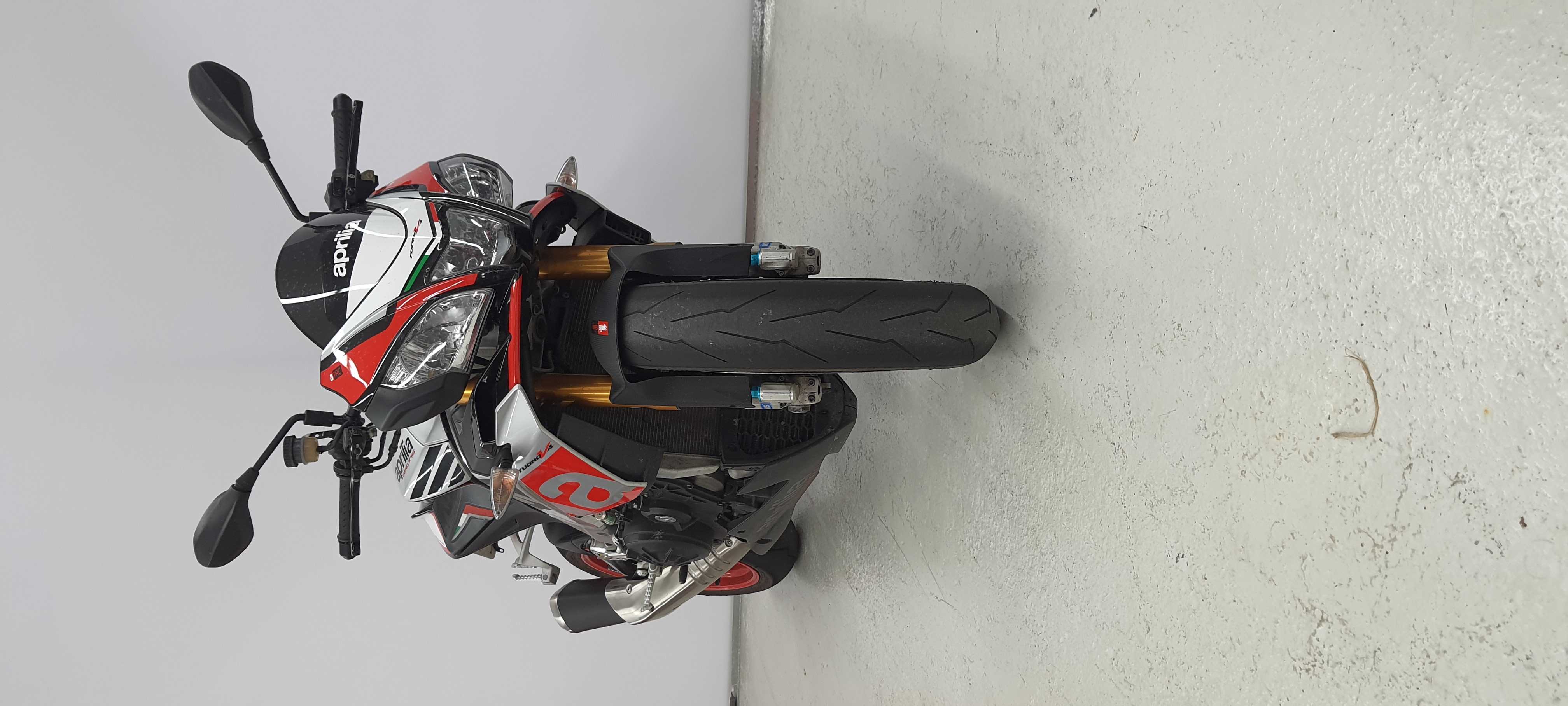 Aprilia Tuono 1100 V4 Factory 2016 HD vue 3/4 droite