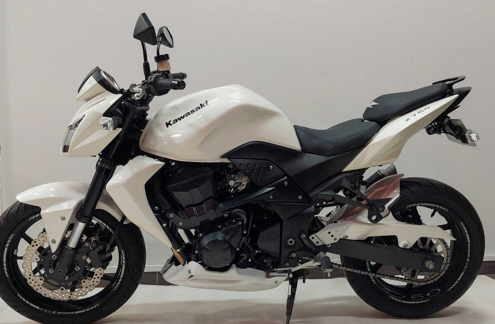 Kawasaki Z 750 (ZR750) 2011 vue gauche