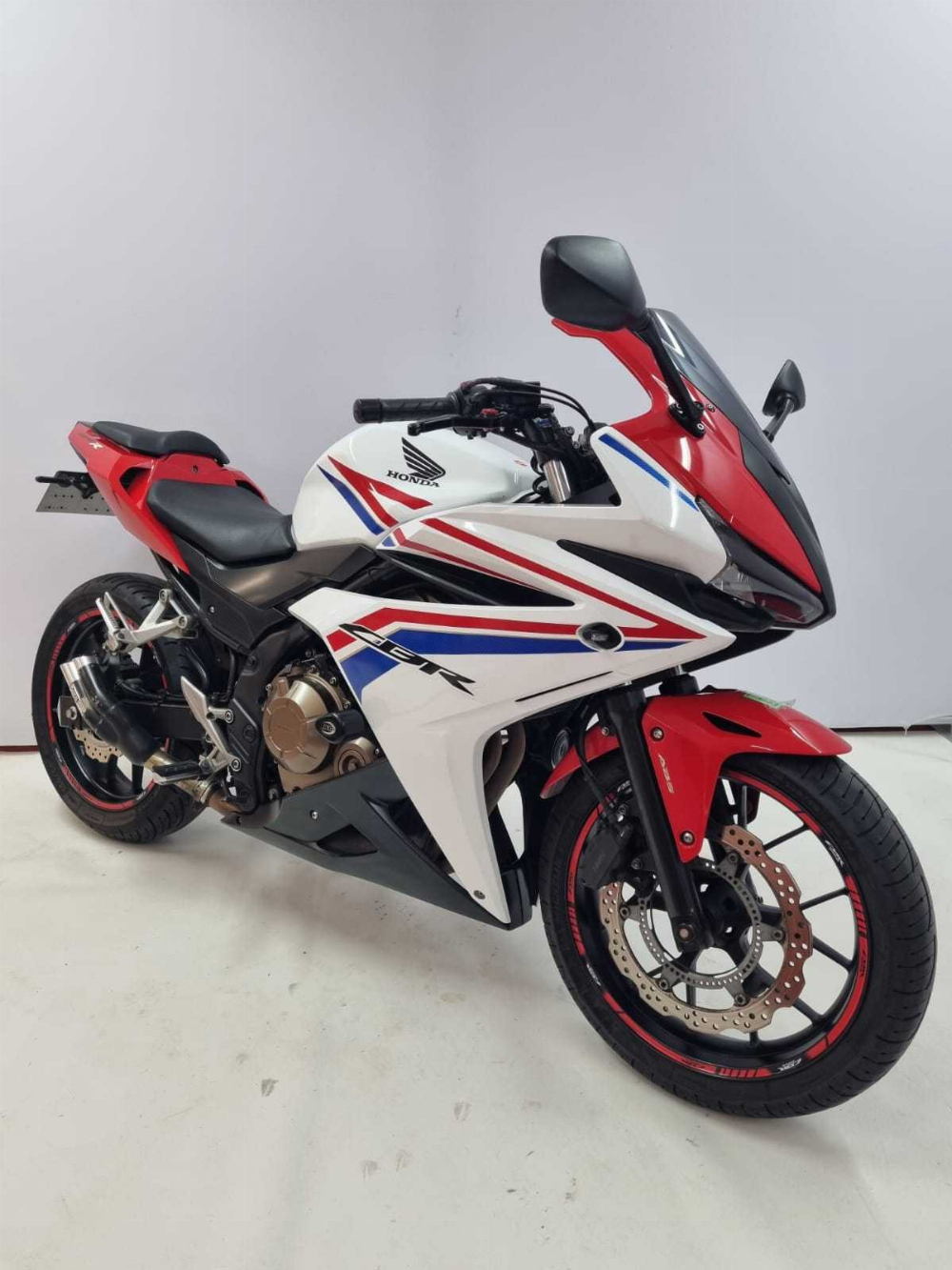 Honda CBR 500 R ABS 2017 vue 3/4 droite