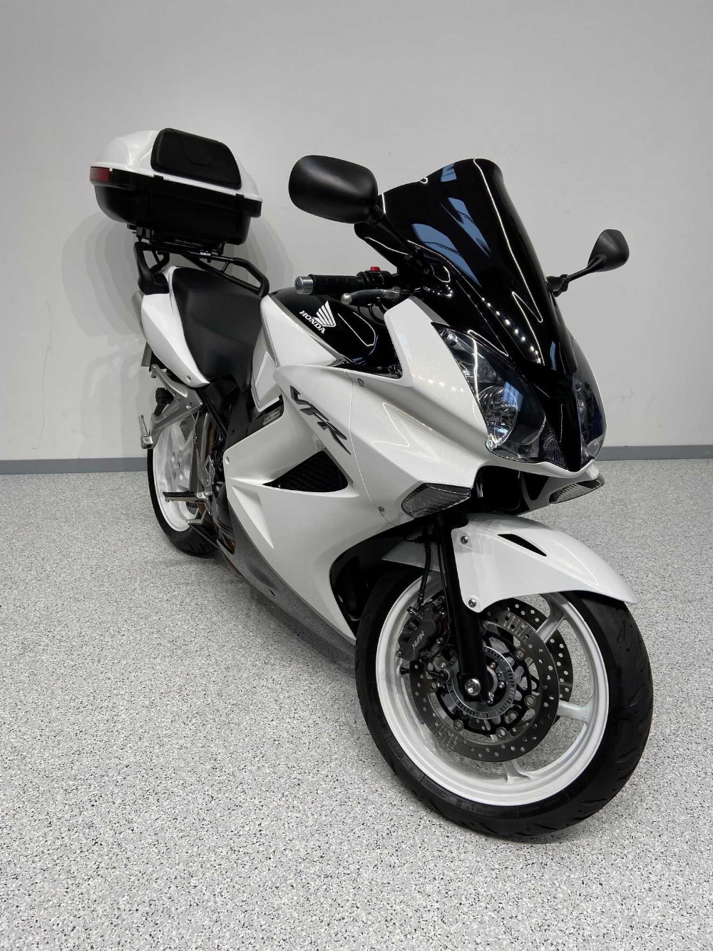 Honda VFR 800 F V-TEC RC46 II ABS 2009 vue 3/4 droite