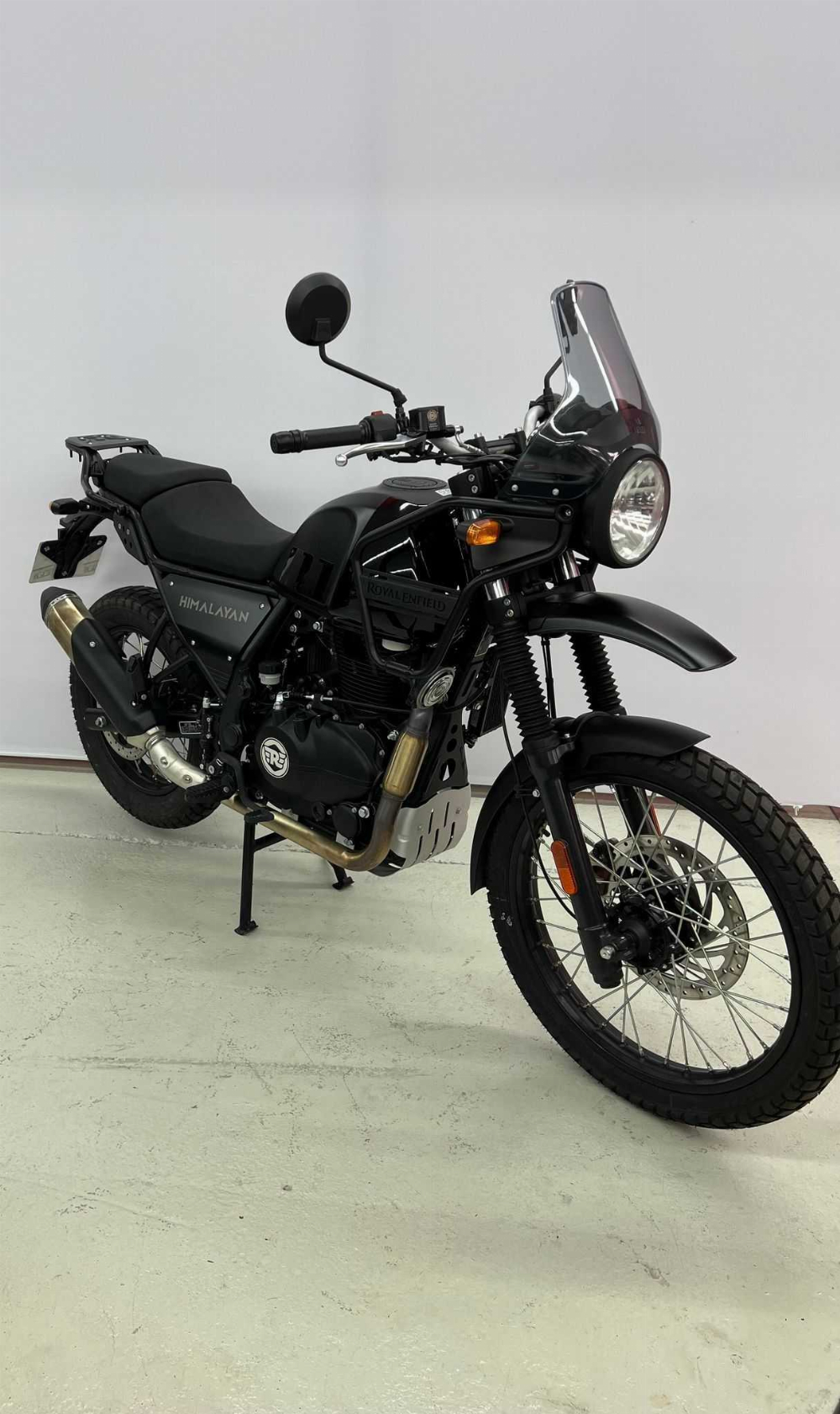 Royal Enfield HIMALAYAN 410 &quot;GRANITE BLACK&quot; 2021 vue 3/4 droite