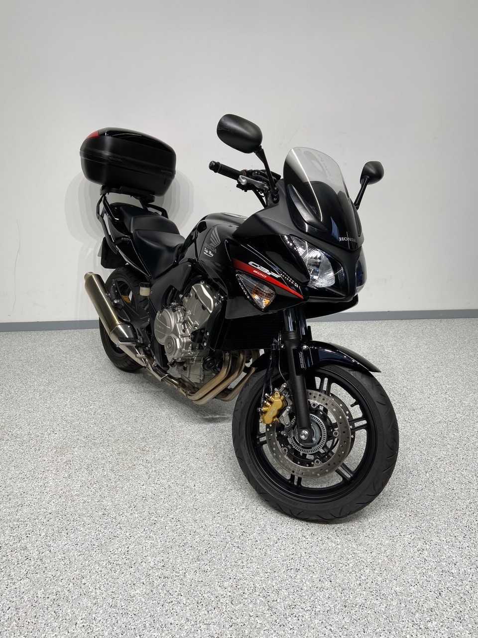 Honda CBF 600 2010 HD vue 3/4 droite