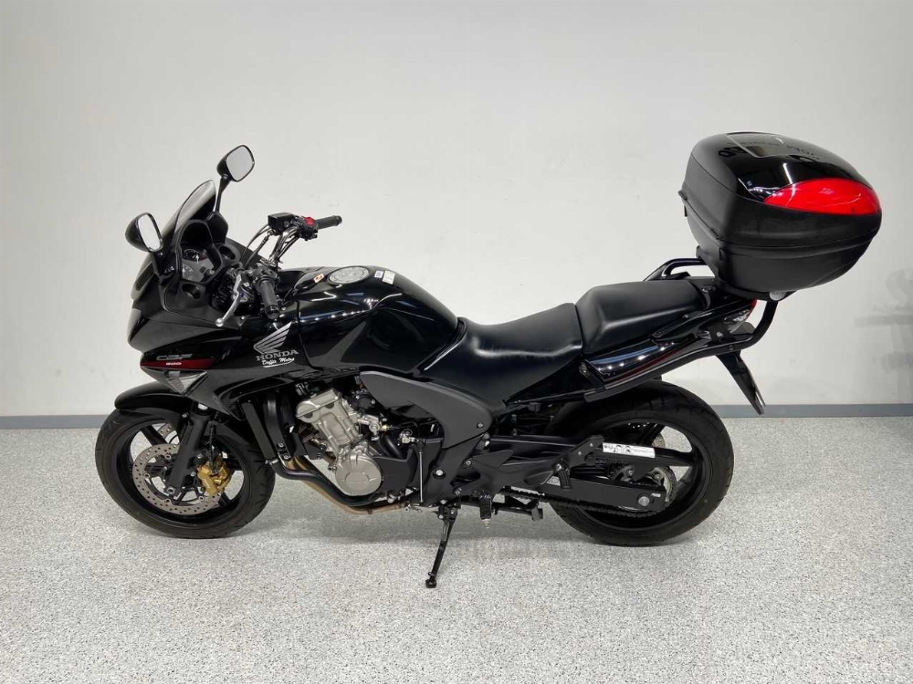 Honda CBF 600 2010 vue gauche