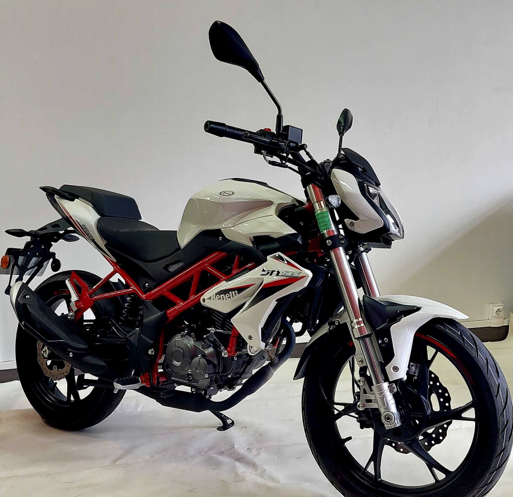 Benelli BN125 2021 vue 3/4 droite