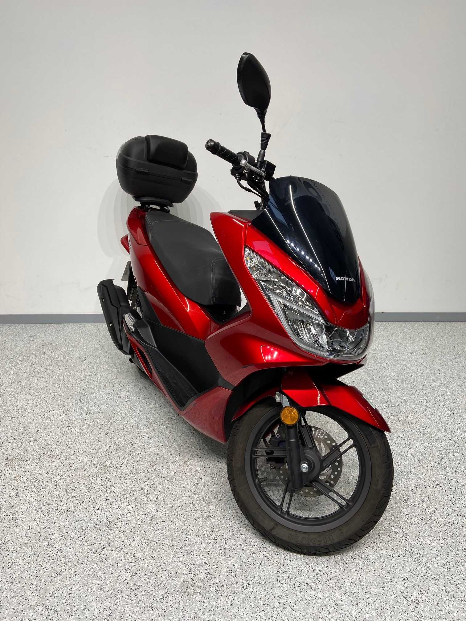 Honda PCX 125 2017 HD vue 3/4 droite