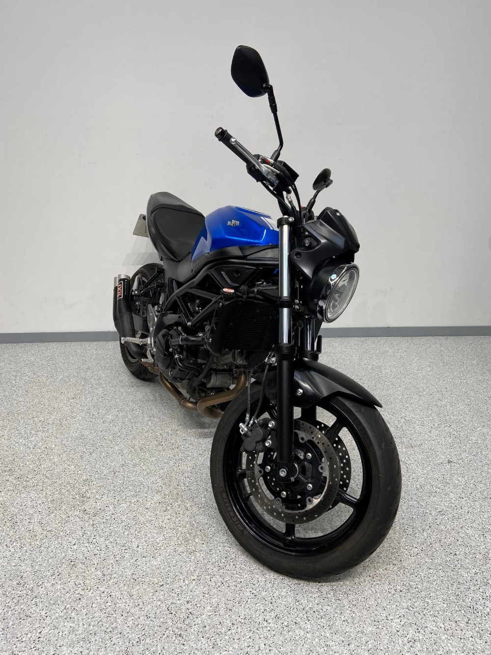 Suzuki SV 650 2017 vue 3/4 droite