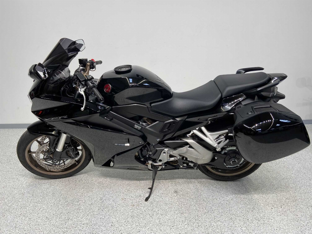 Honda VFR 800 F 2018 vue gauche