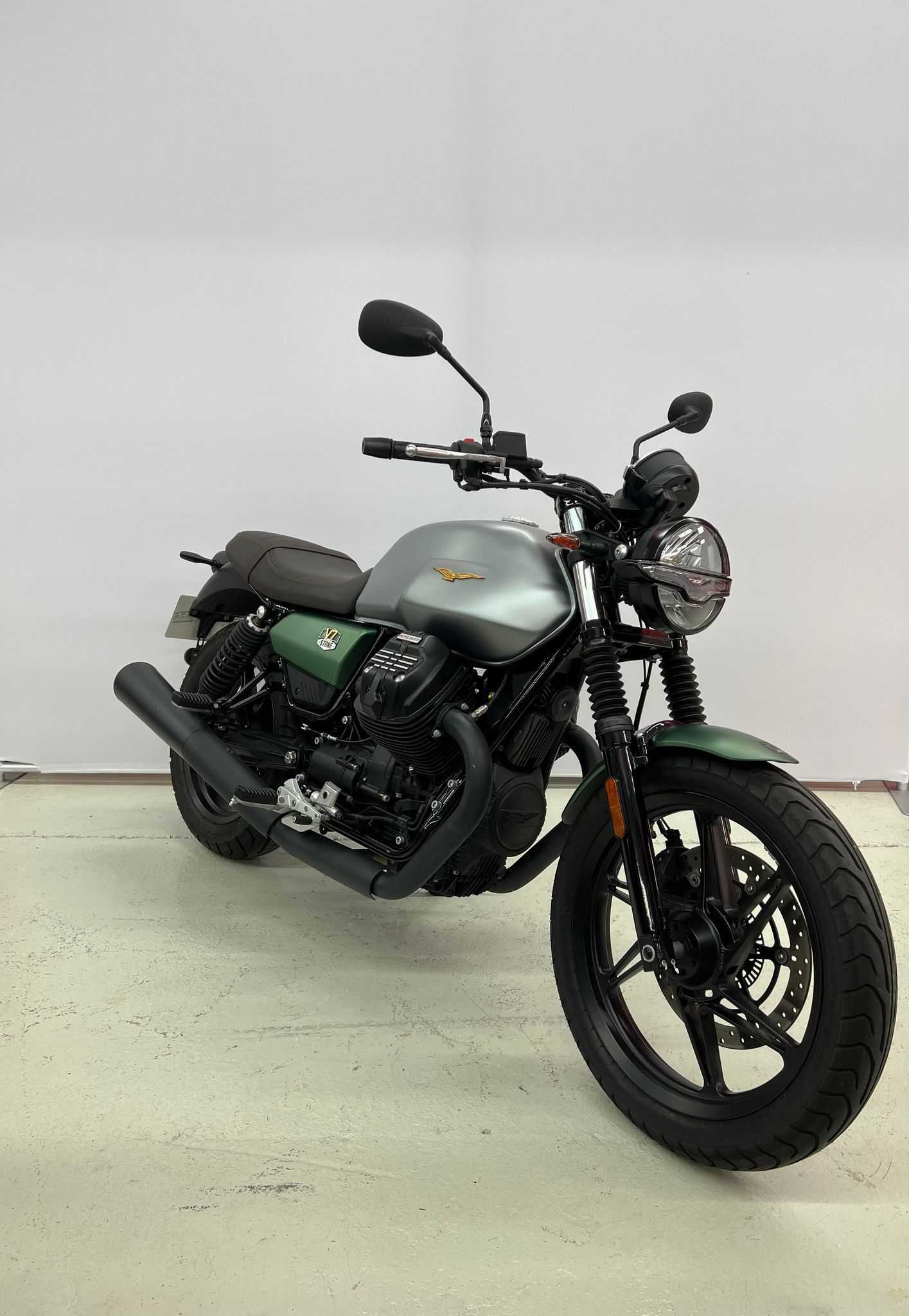 Moto Guzzi NEW V7 STONE 850 EURO 5 &quot;CENTENARIO&quot; &quot;CENTENARIO&quot; 2021 HD vue 3/4 droite