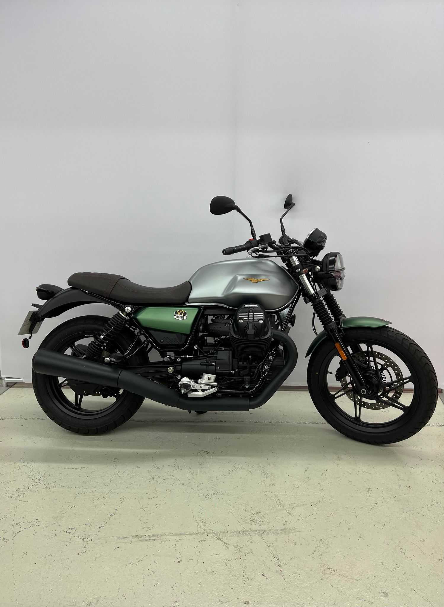 Moto Guzzi NEW V7 STONE 850 EURO 5 &quot;CENTENARIO&quot; &quot;CENTENARIO&quot; 2021 HD vue gauche