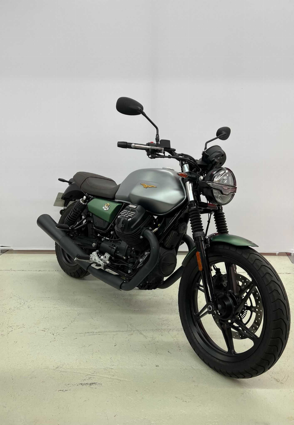 Moto Guzzi NEW V7 STONE 850 EURO 5 &quot;CENTENARIO&quot; &quot;CENTENARIO&quot; 2021 vue 3/4 droite