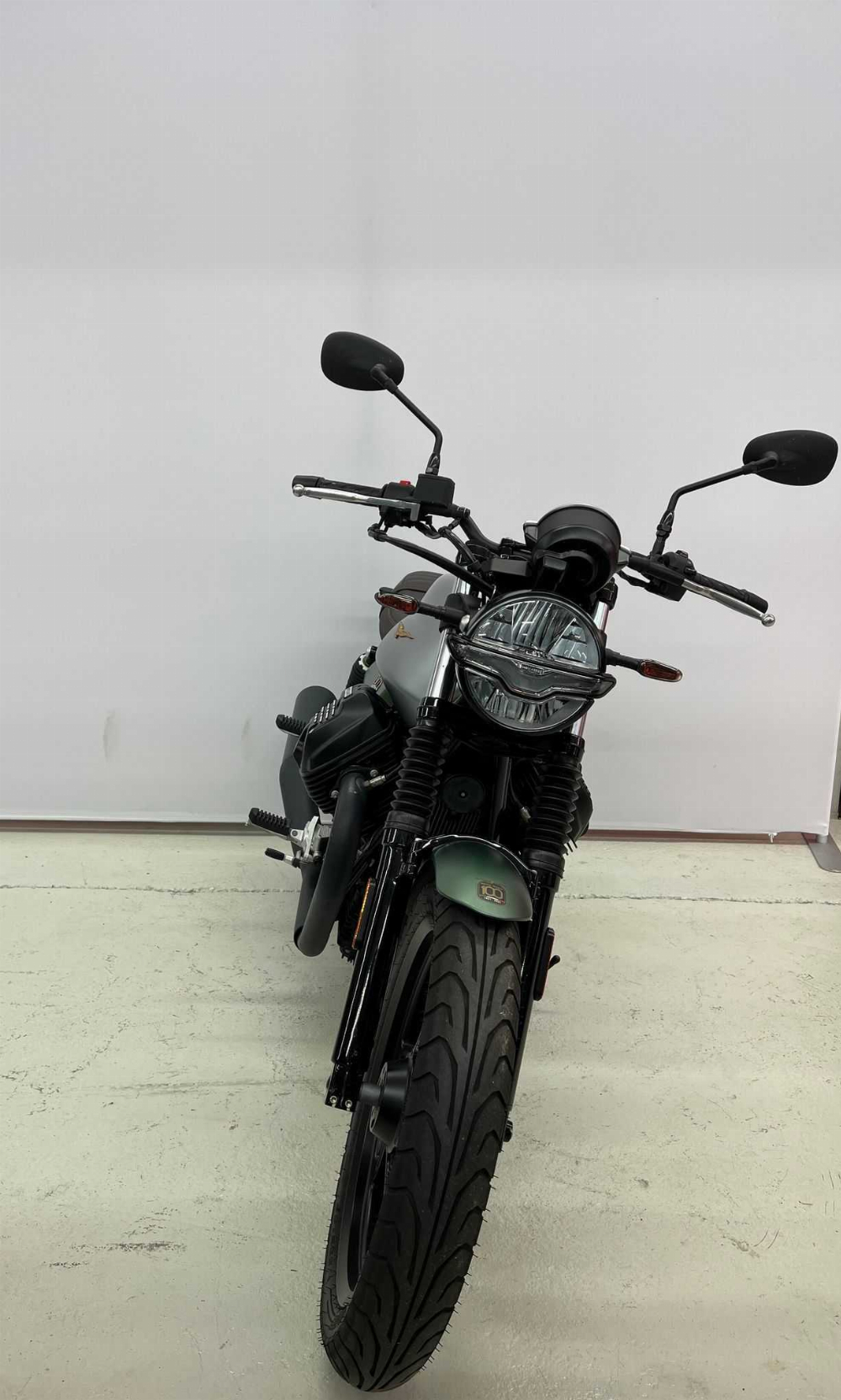 Moto Guzzi NEW V7 STONE 850 EURO 5 &quot;CENTENARIO&quot; &quot;CENTENARIO&quot; 2021 vue avant