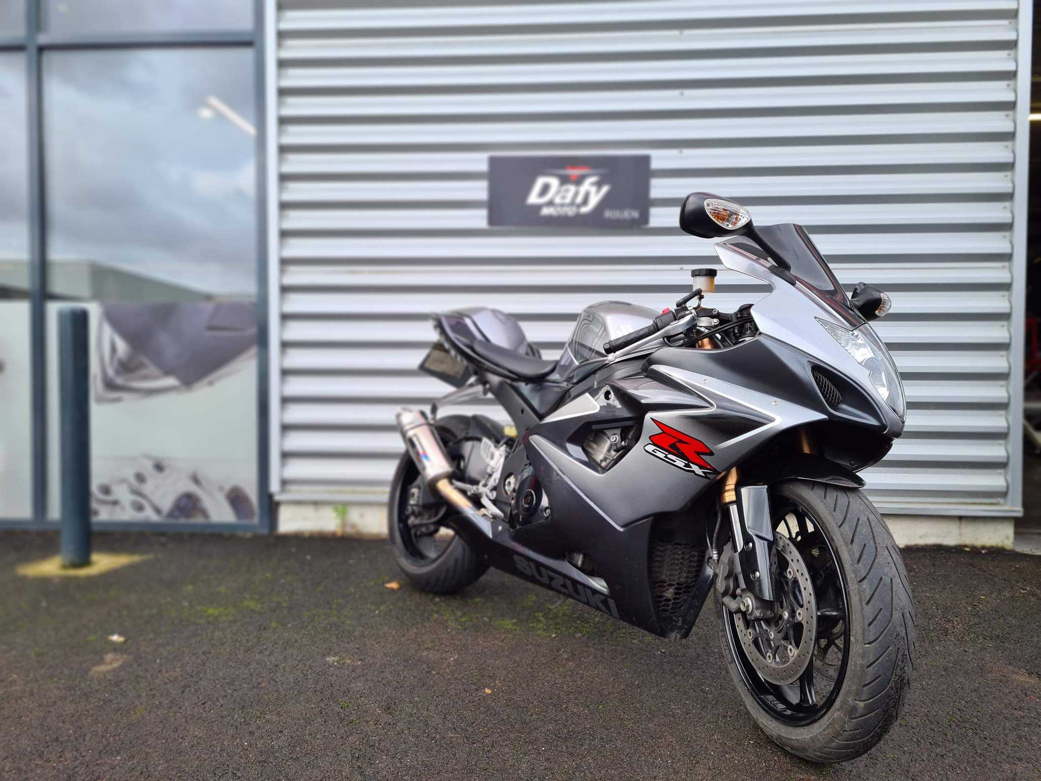 Suzuki GSX-R 1000 2006 HD vue 3/4 droite