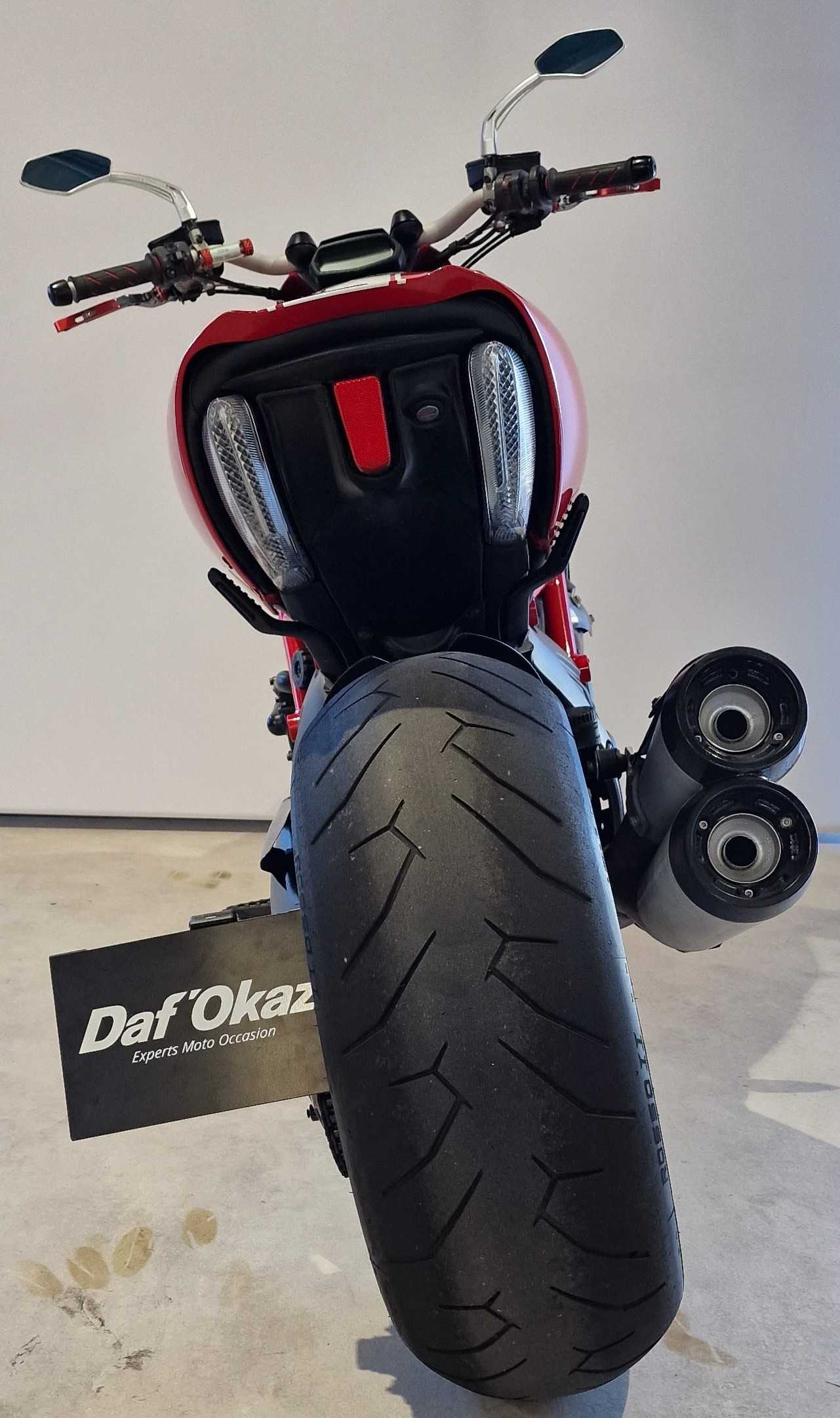 Ducati Diavel 1200 2013 HD vue arrière