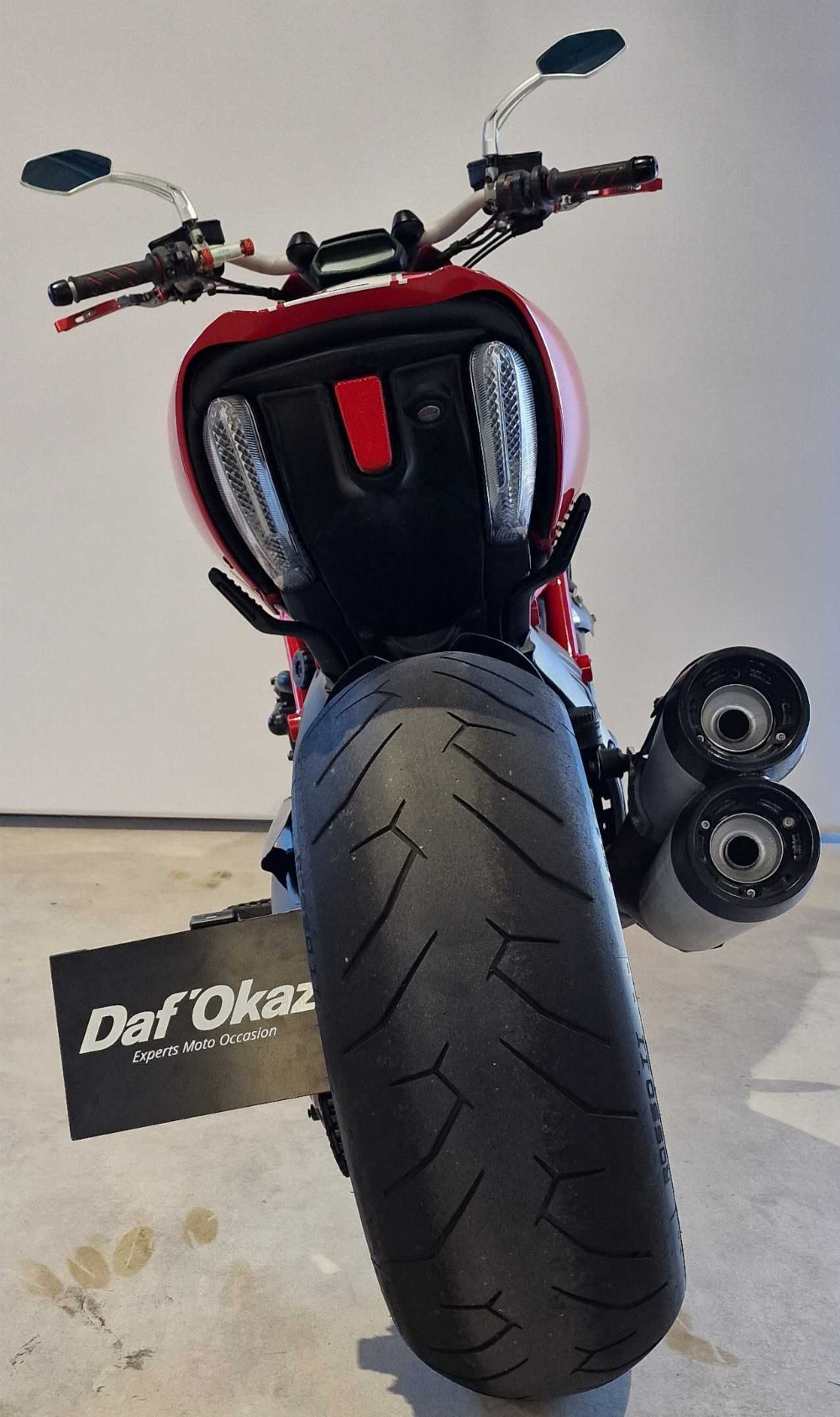 Ducati Diavel 1200 2013 vue arrière