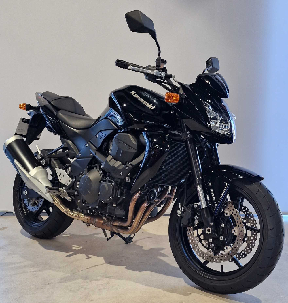 Kawasaki Z 750 (ZR750) 2008 vue 3/4 droite