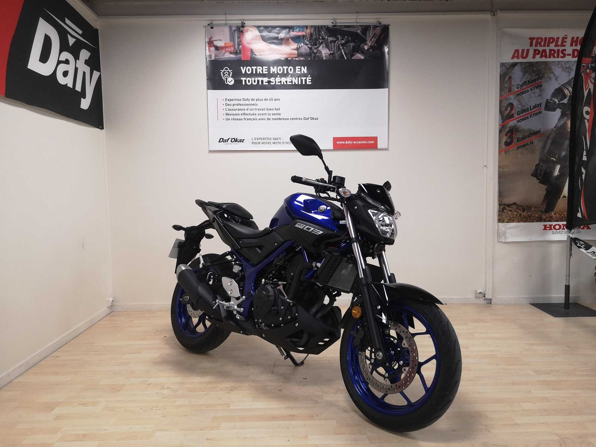 Yamaha MT-03 320 2020 HD vue 3/4 droite