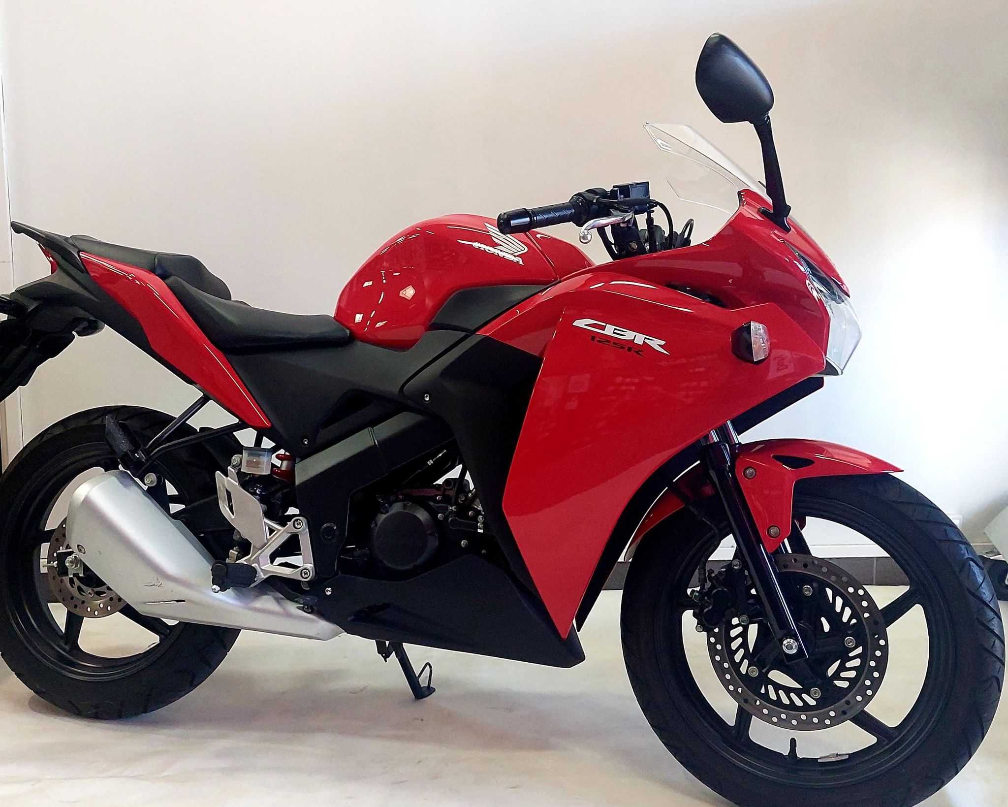 Honda CBR 125 R 2014 HD vue 3/4 droite