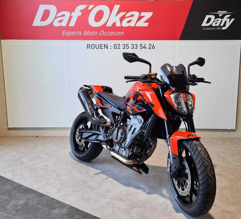 KTM 890 Duke 2021 vue 3/4 droite