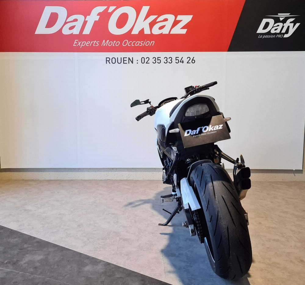 Suzuki GSR 750 2013 vue arrière